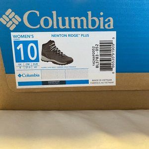 Columbia Hiking Boots  Women's Size 10 Brand NEW